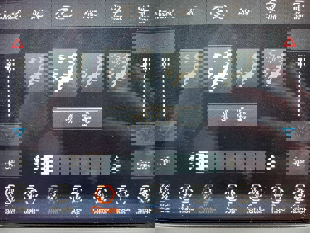 Used 2021 Jeep Cherokee Latitude Lux w/ Comfort/Convenience Group image 24