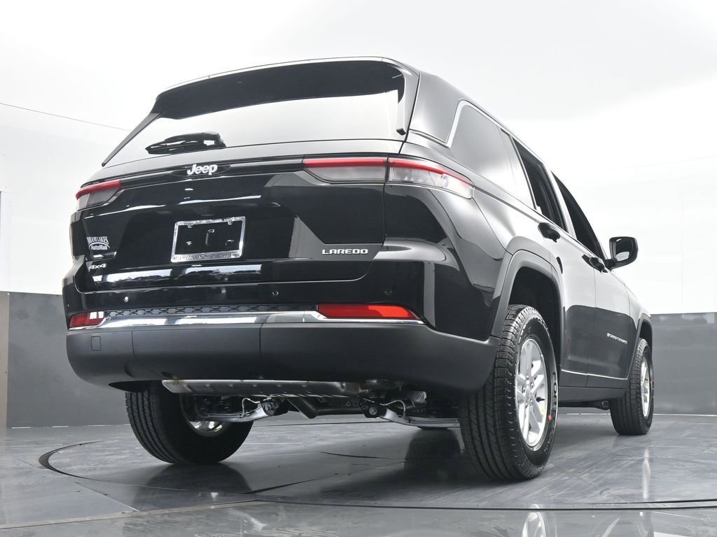 Used 2025 Jeep Grand Cherokee Laredo AWD/4WD image 53