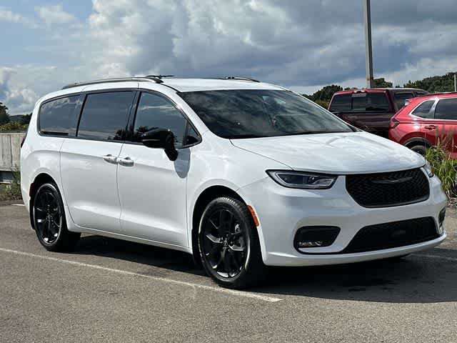 Used 2026 Chrysler Pacifica Select w/ S Appearance Package AWD/4WD image 31