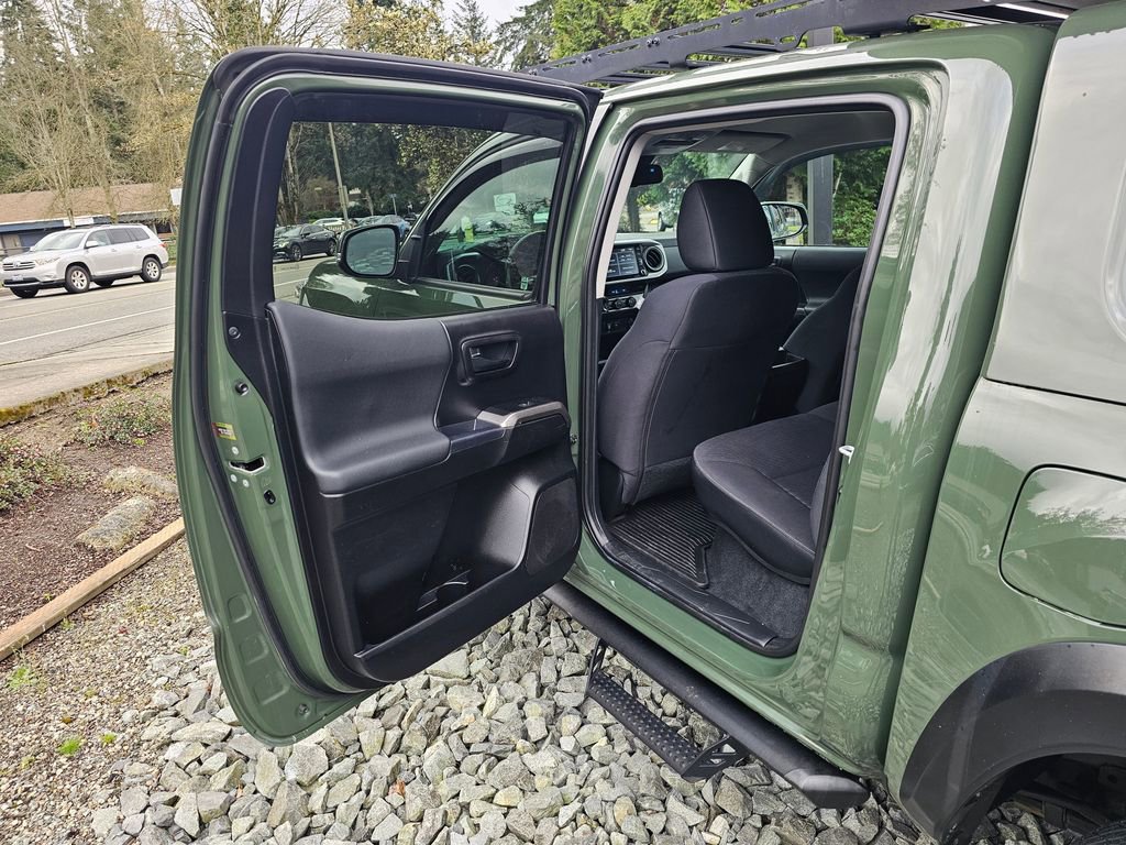 Used 2021 Toyota Tacoma SR5 w/ Trail Edition image 19