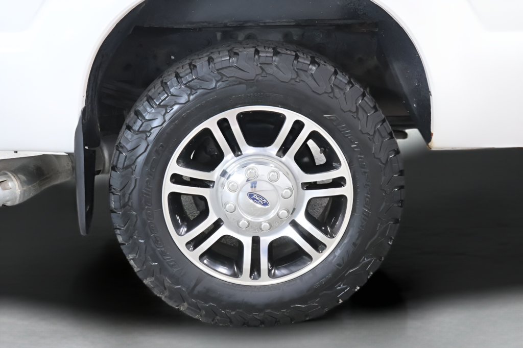 Used 2015 Ford F250 Platinum w/ Platinum Package AWD/4WD image 36