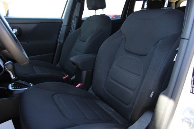 Used 2021 Jeep Renegade Latitude AWD/4WD image 16