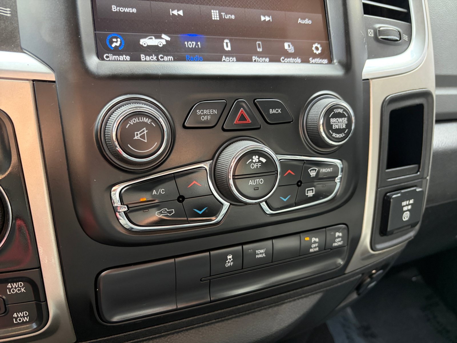 Used 2019 RAM 1500 Big Horn AWD/4WD image 23
