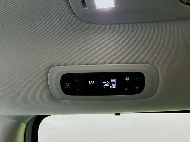 Used 2024 Chrysler Pacifica Touring-L image 25