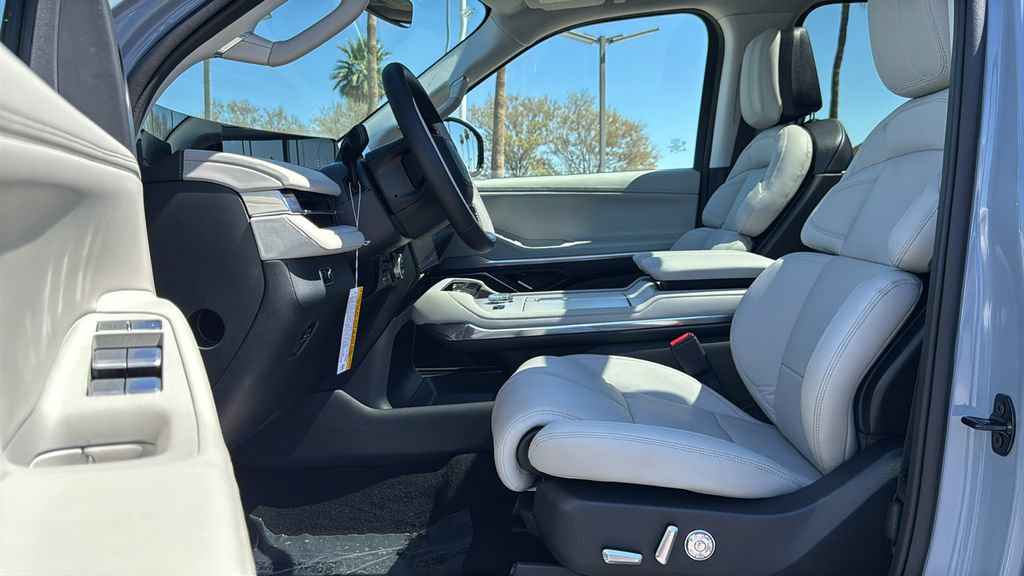 New 2026 Lincoln Navigator Reserve w/ Jet Appearance Package AWD/4WD image 17