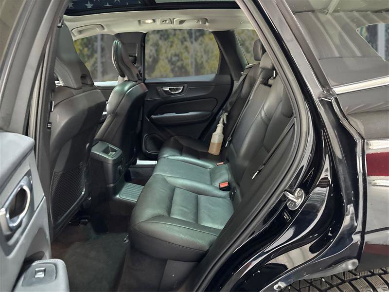 Used 2023 Volvo XC60 T8 Plus image 10