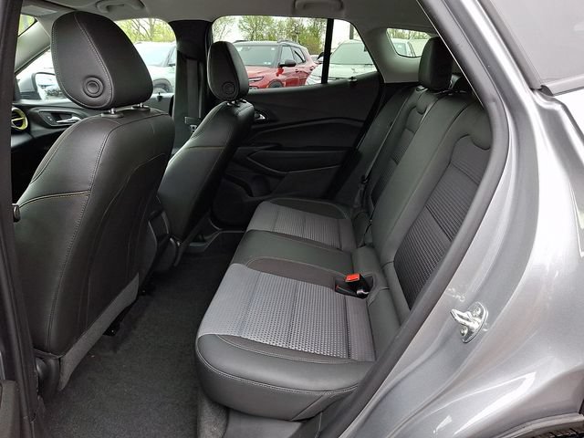 Used 2025 Chevrolet Trax LT FWD image 10