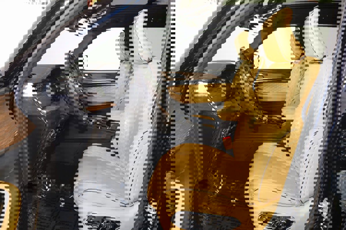 Used 2023 Jeep Grand Cherokee Summit w/ Luxury Tech Group V image 14