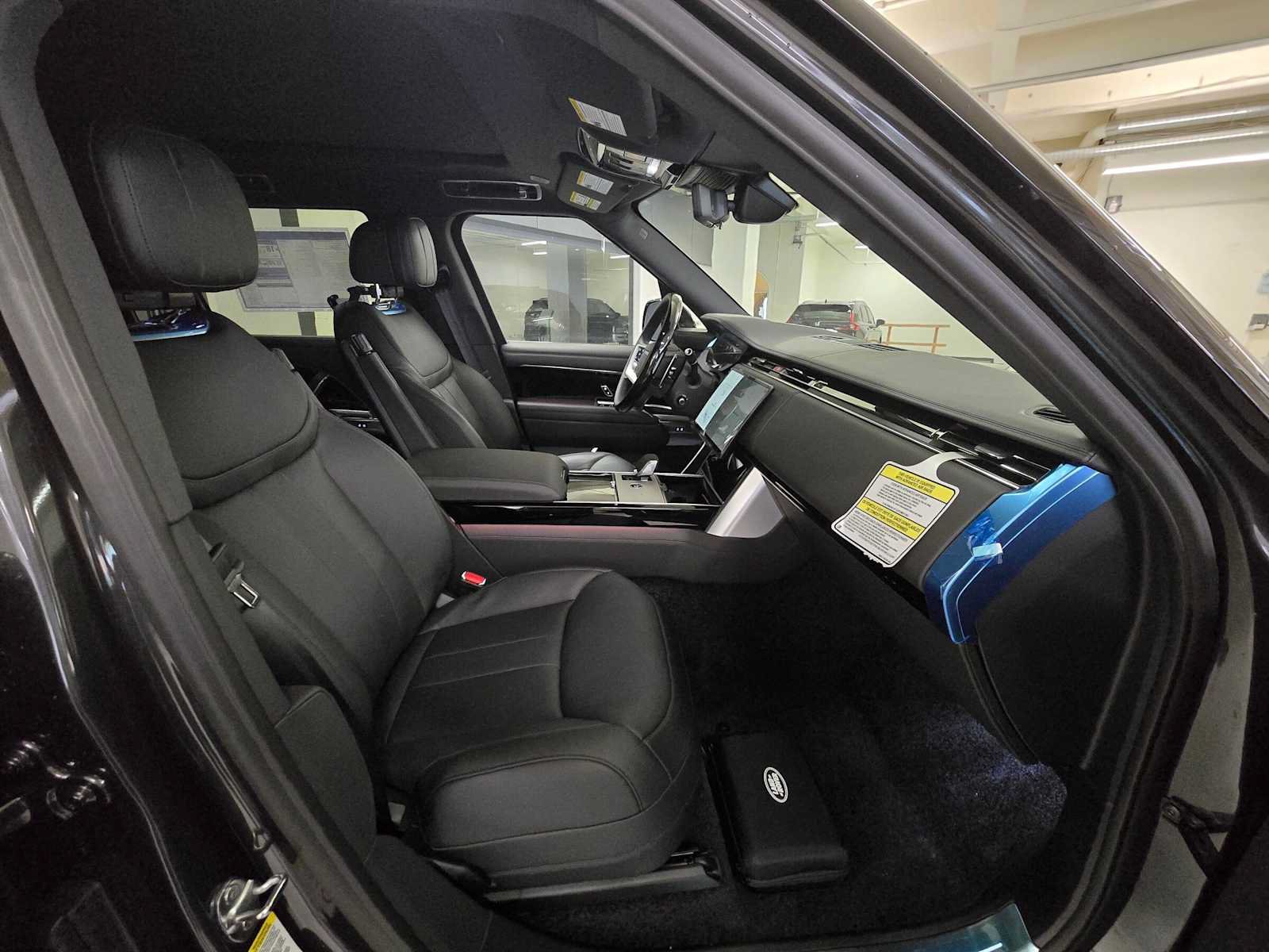 New 2026 Land Rover Range Rover Long Wheelbase SE AWD/4WD image 11