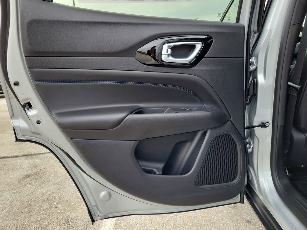 New 2026 Jeep Compass Latitude image 11