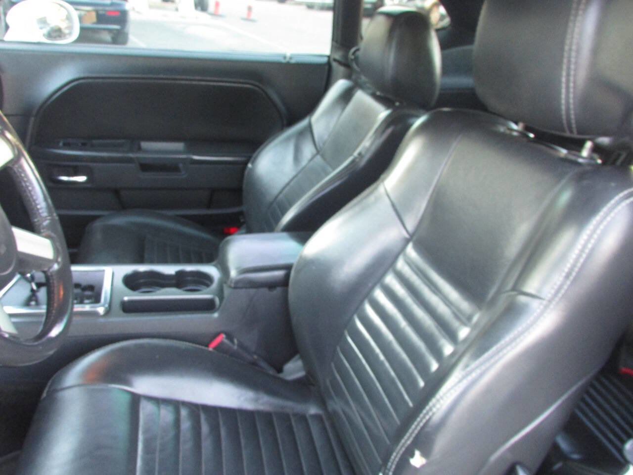 Used 2010 Dodge Challenger SE RWD image 15