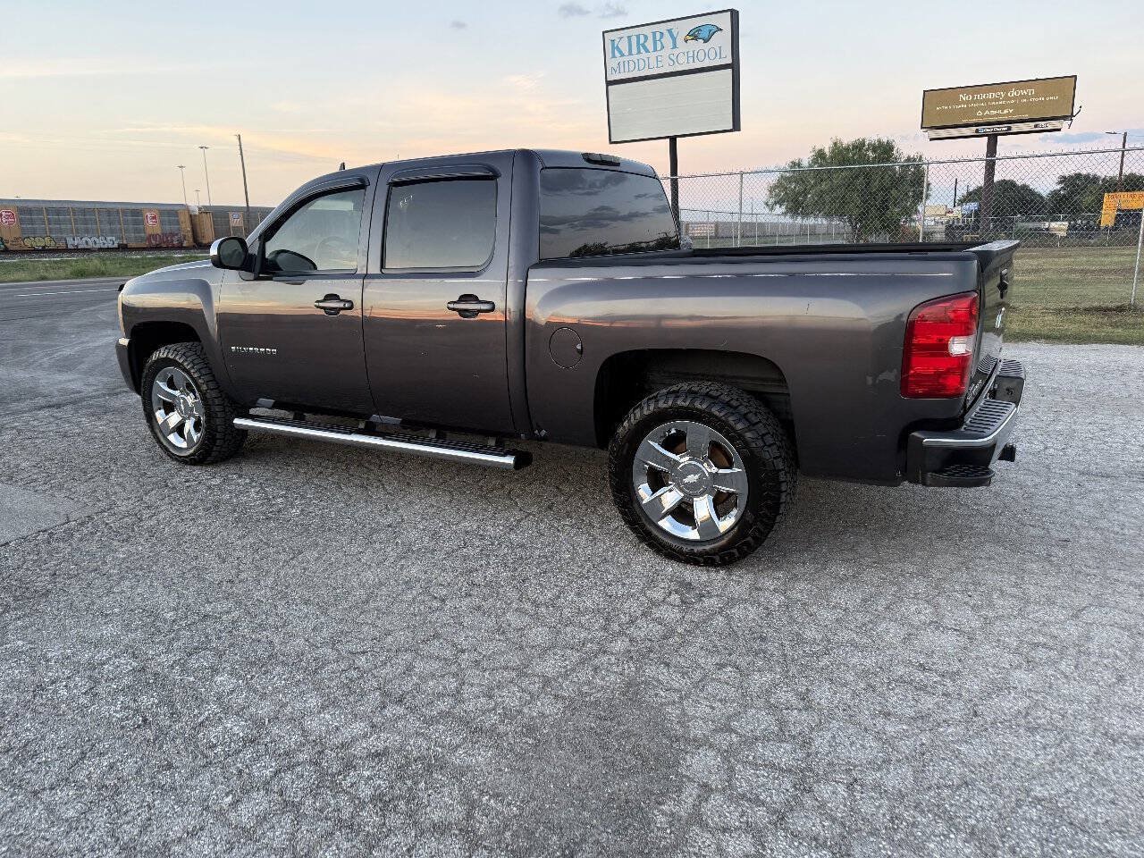 Used 2010 Chevrolet Silverado 1500 LTZ w/ Convenience Package AWD/4WD image 6