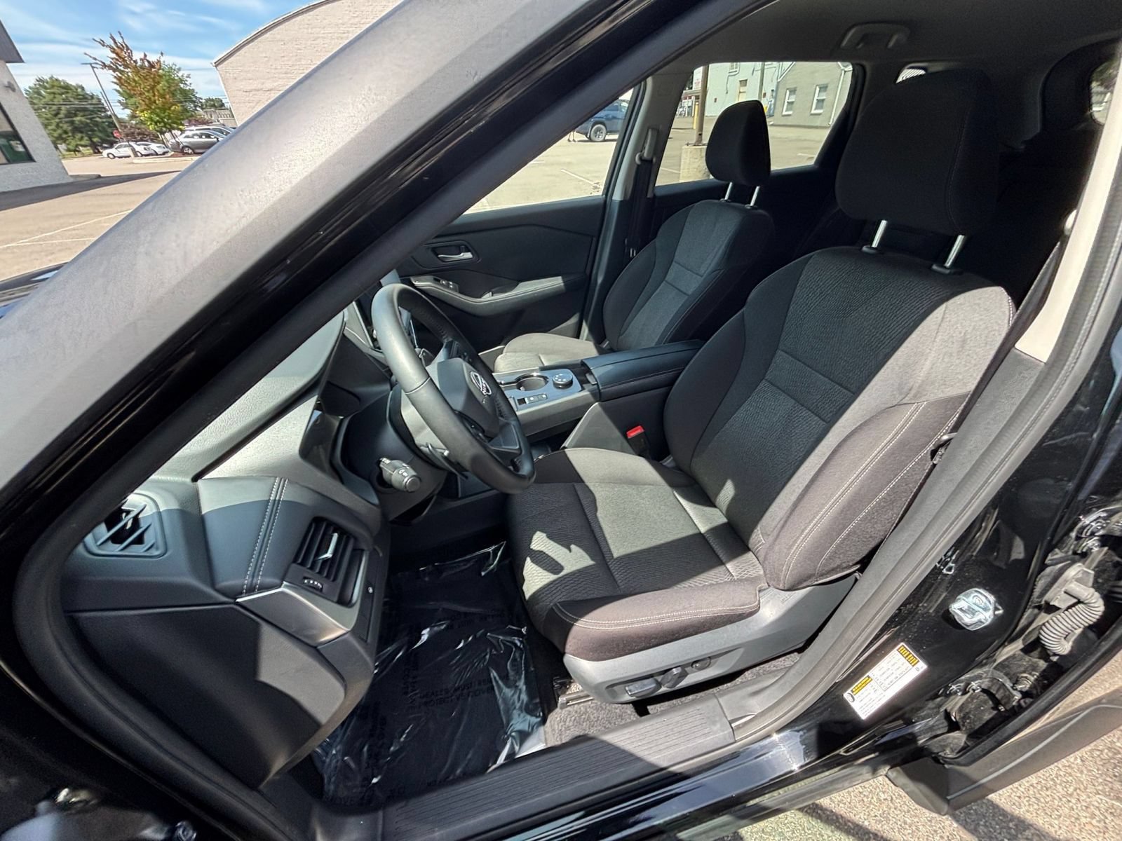 Used 2025 Nissan Rogue SV AWD/4WD image 34