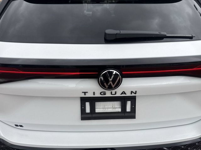 Used 2026 Volkswagen Tiguan SE R-Line FWD image 9