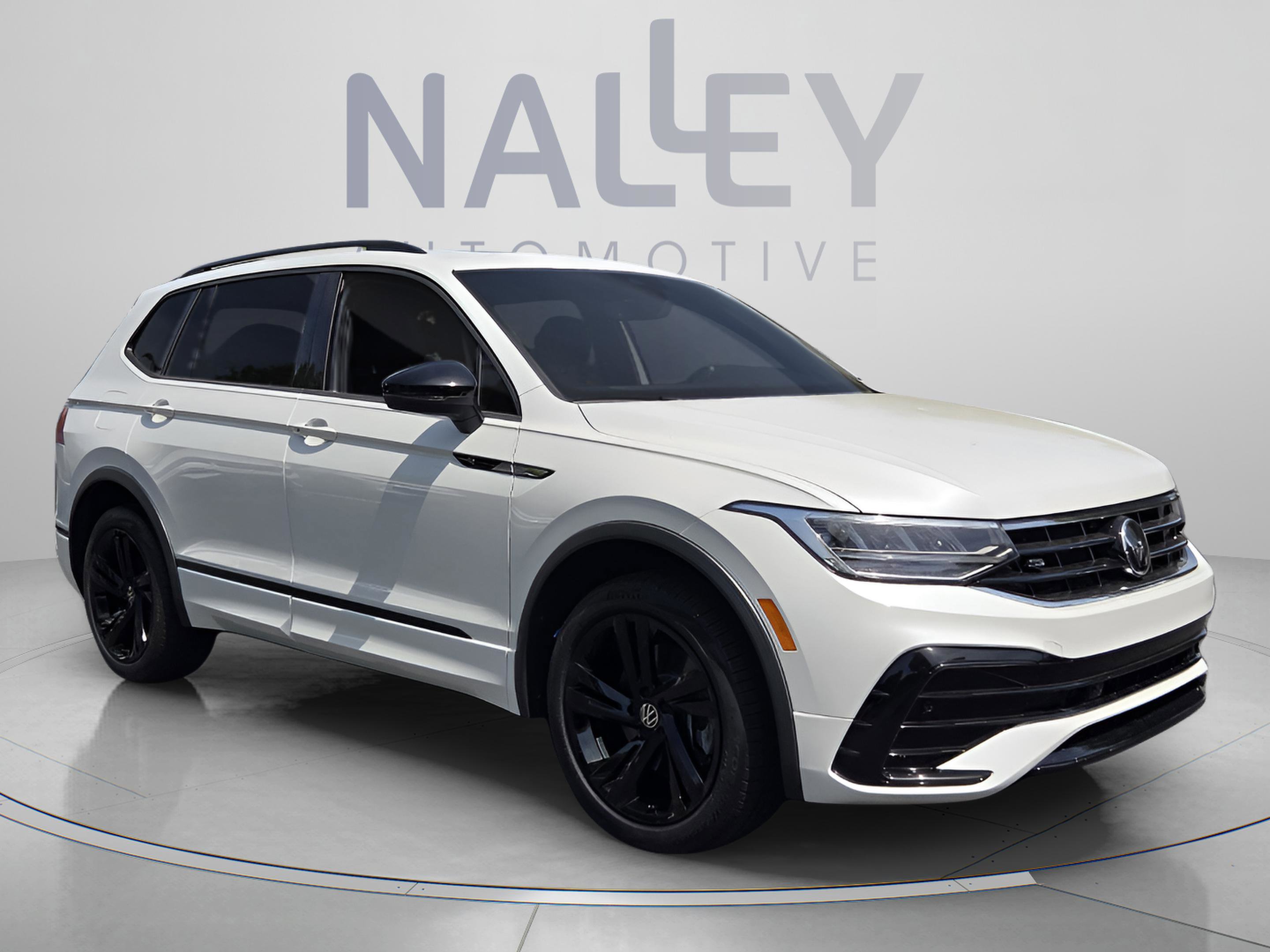 Used 2024 Volkswagen Tiguan SE R-Line FWD image 7