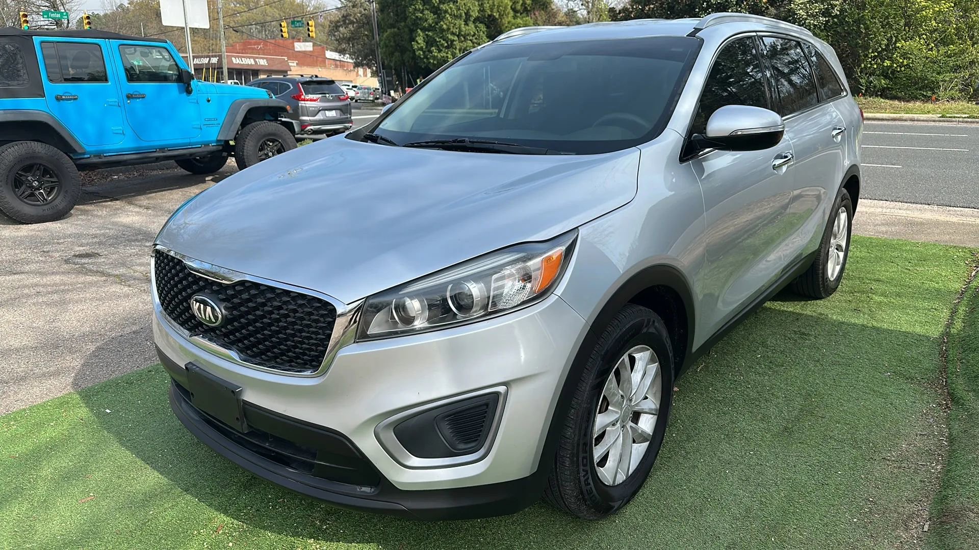 Used 2016 Kia Sorento LX image 3