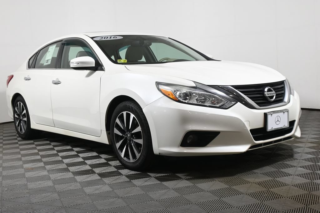 Used 2016 Nissan Altima 2.5 SL w/ Moonroof Package FWD image 9