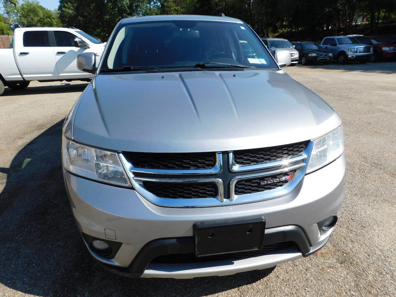 Used 2017 Dodge Journey SXT w/ Safe & Sound Group image 2