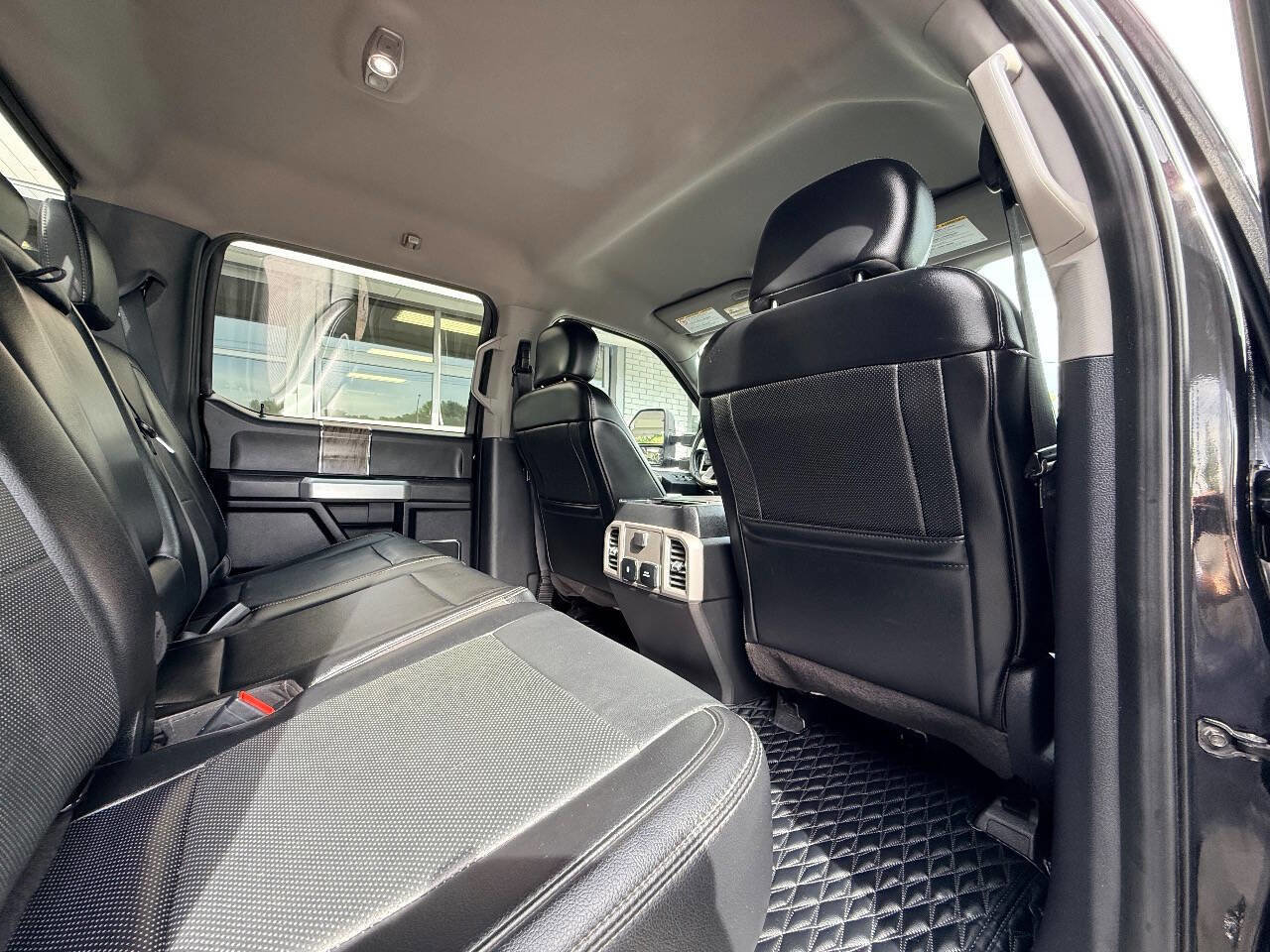 Used 2019 Ford F250 Lariat w/ Lariat Value Package AWD/4WD image 41