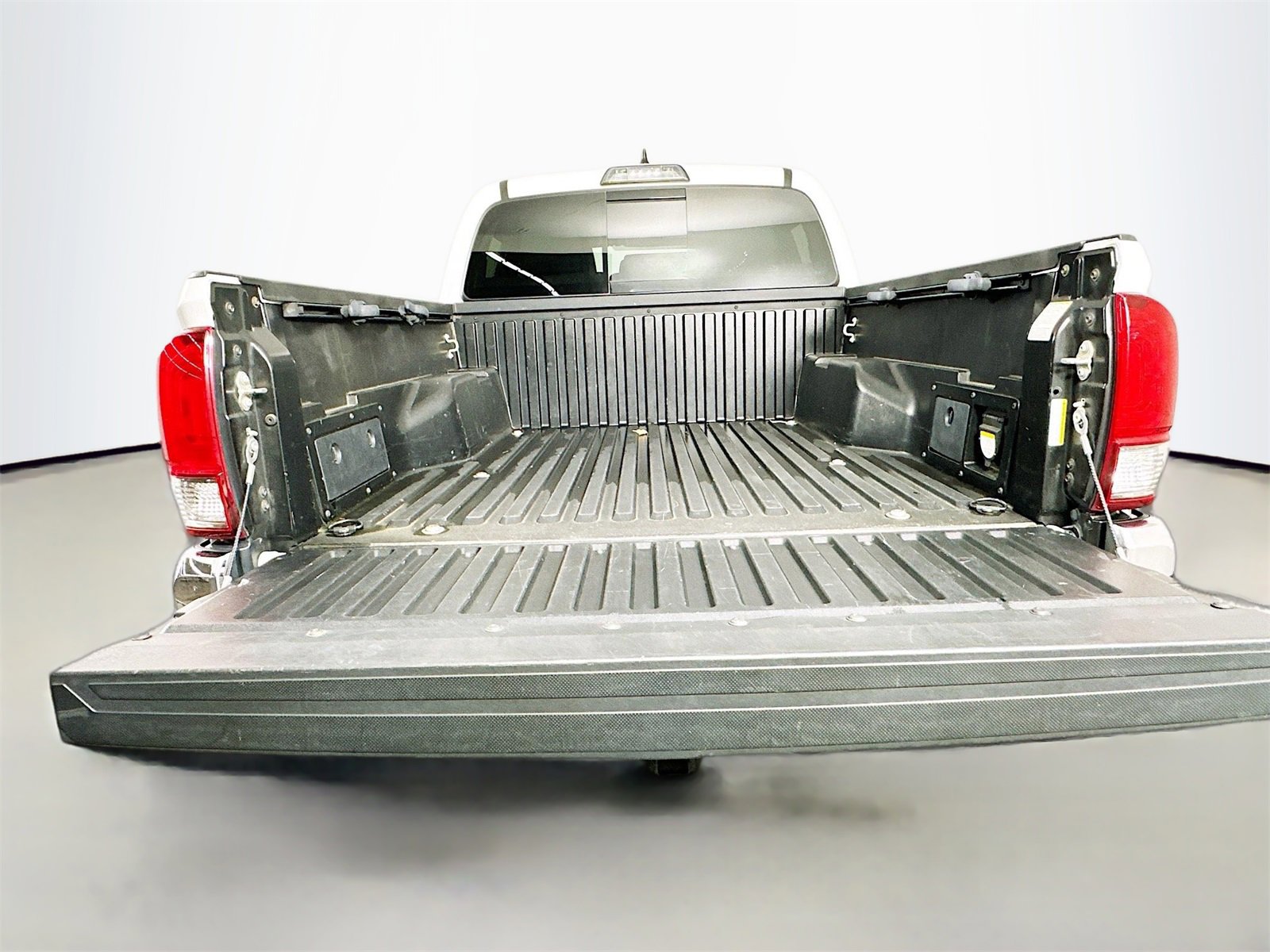 Certified 2017 Toyota Tacoma TRD Off-Road w/ Tow Package (A/T) image 24