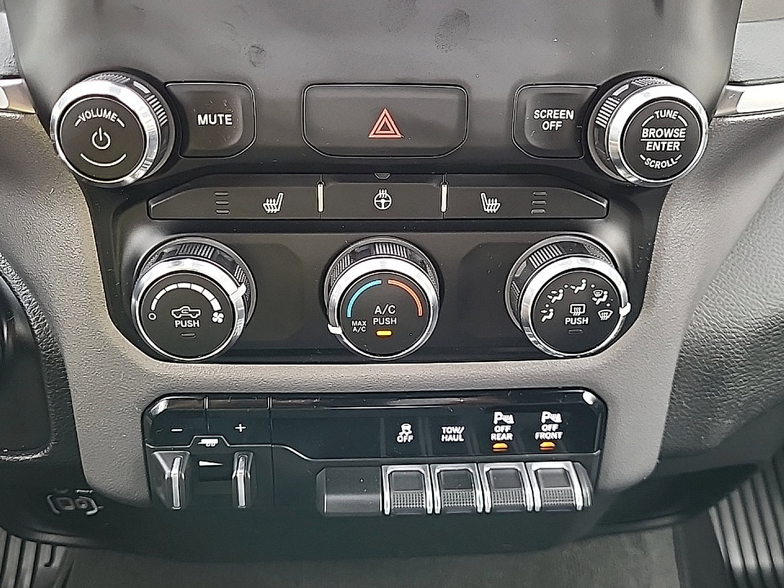 Used 2024 RAM 1500 Big Horn AWD/4WD image 23