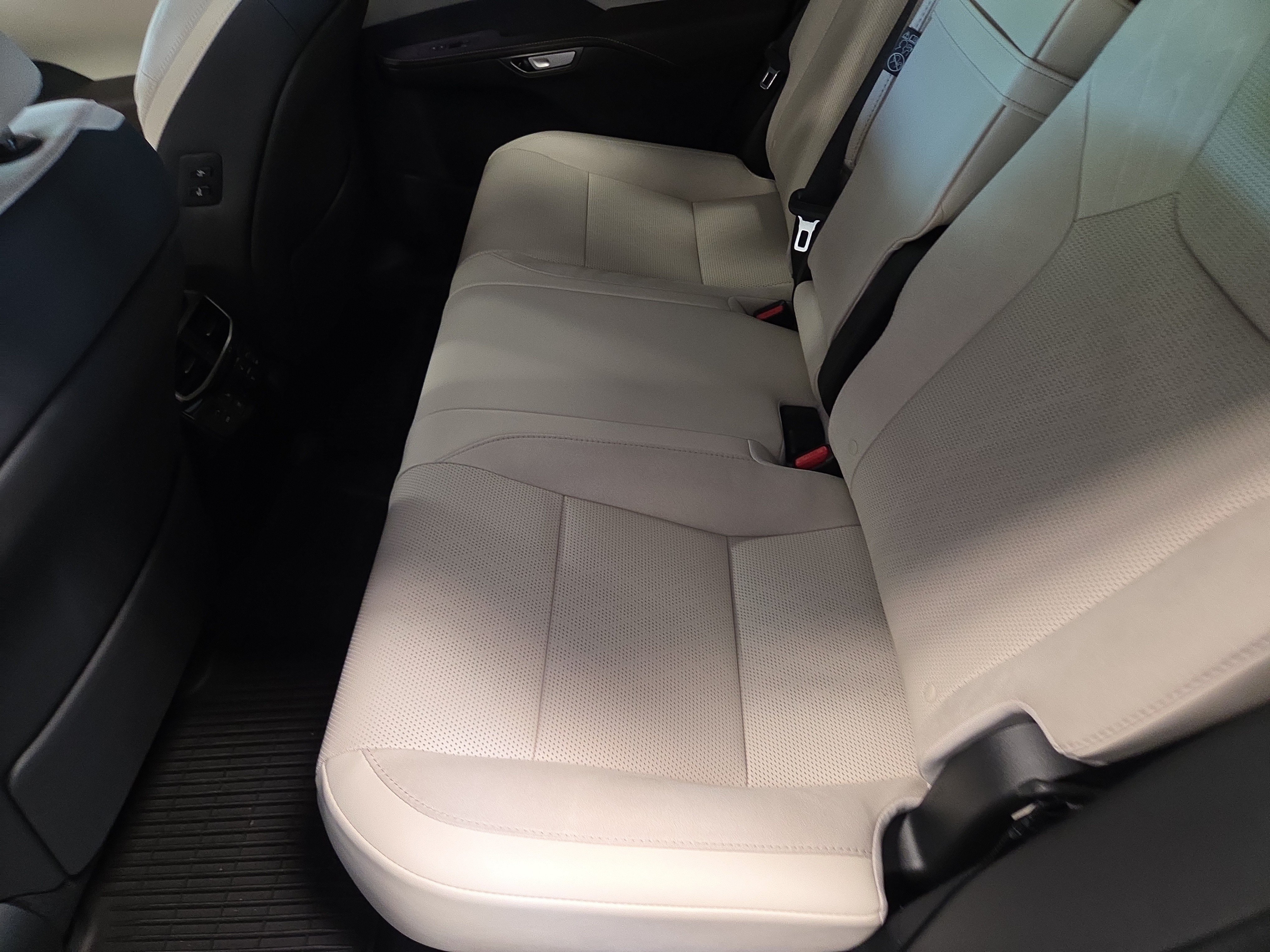 New 2026 Lexus RX 450h AWD w/ Convenience Package image 9