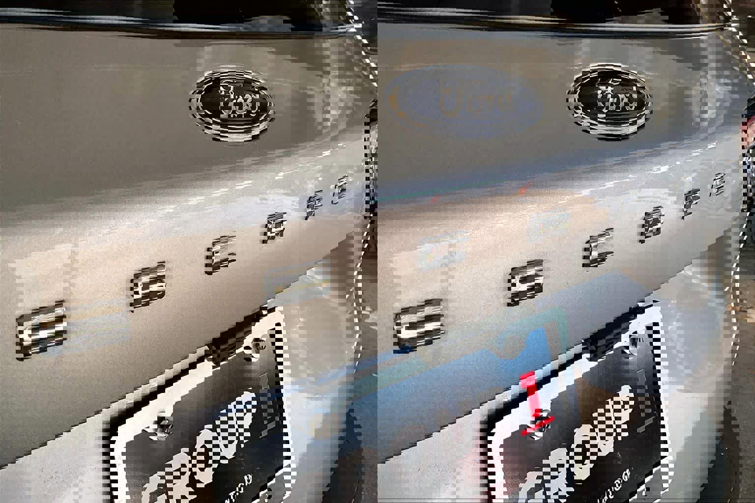 Used 2022 Ford Escape SE w/ SE Sport Appearance Package image 9