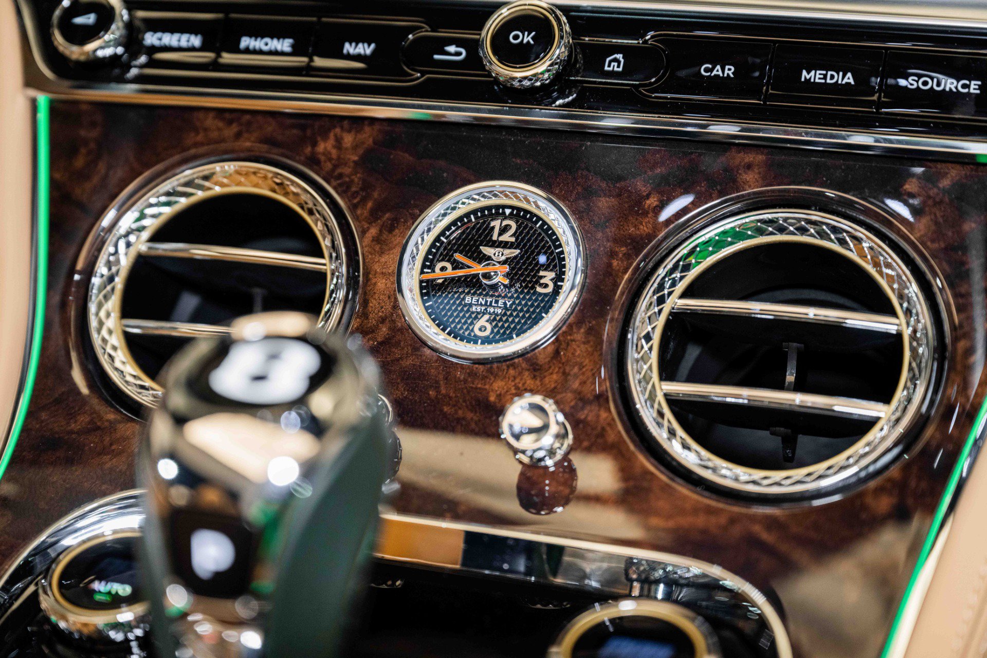 Used 2024 Bentley Continental GT V8 AWD/4WD image 31