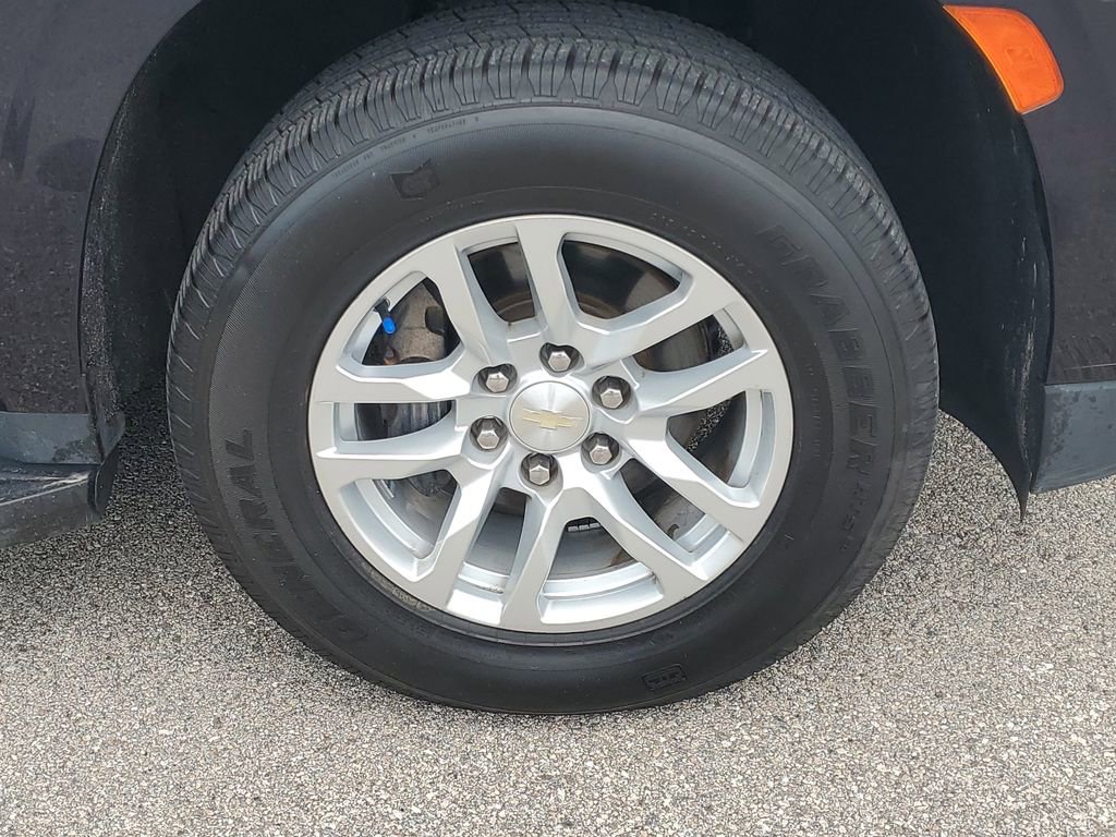 Used 2021 Chevrolet Suburban LT image 9