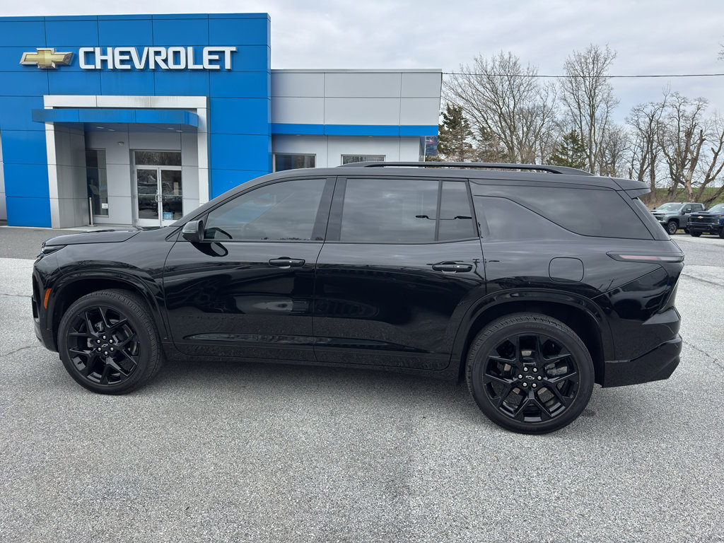 Used 2025 Chevrolet Traverse RS image 8