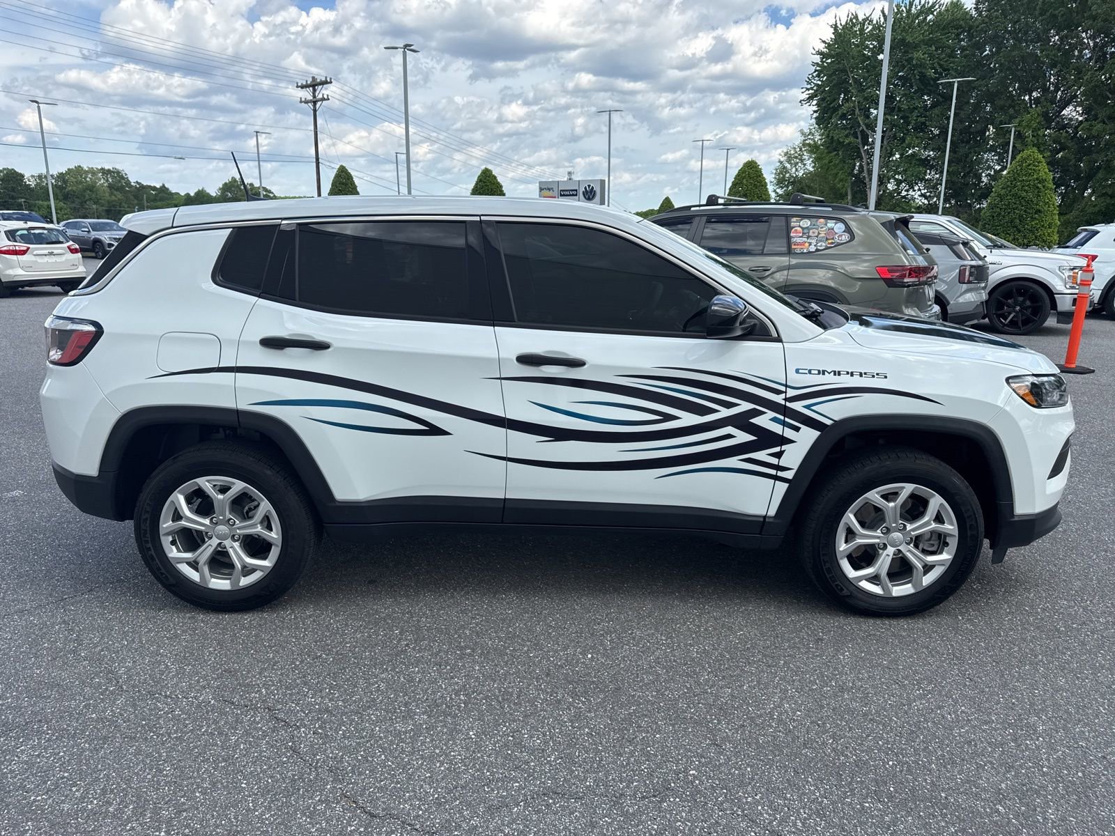 Used 2024 Jeep Compass Sport AWD/4WD image 8