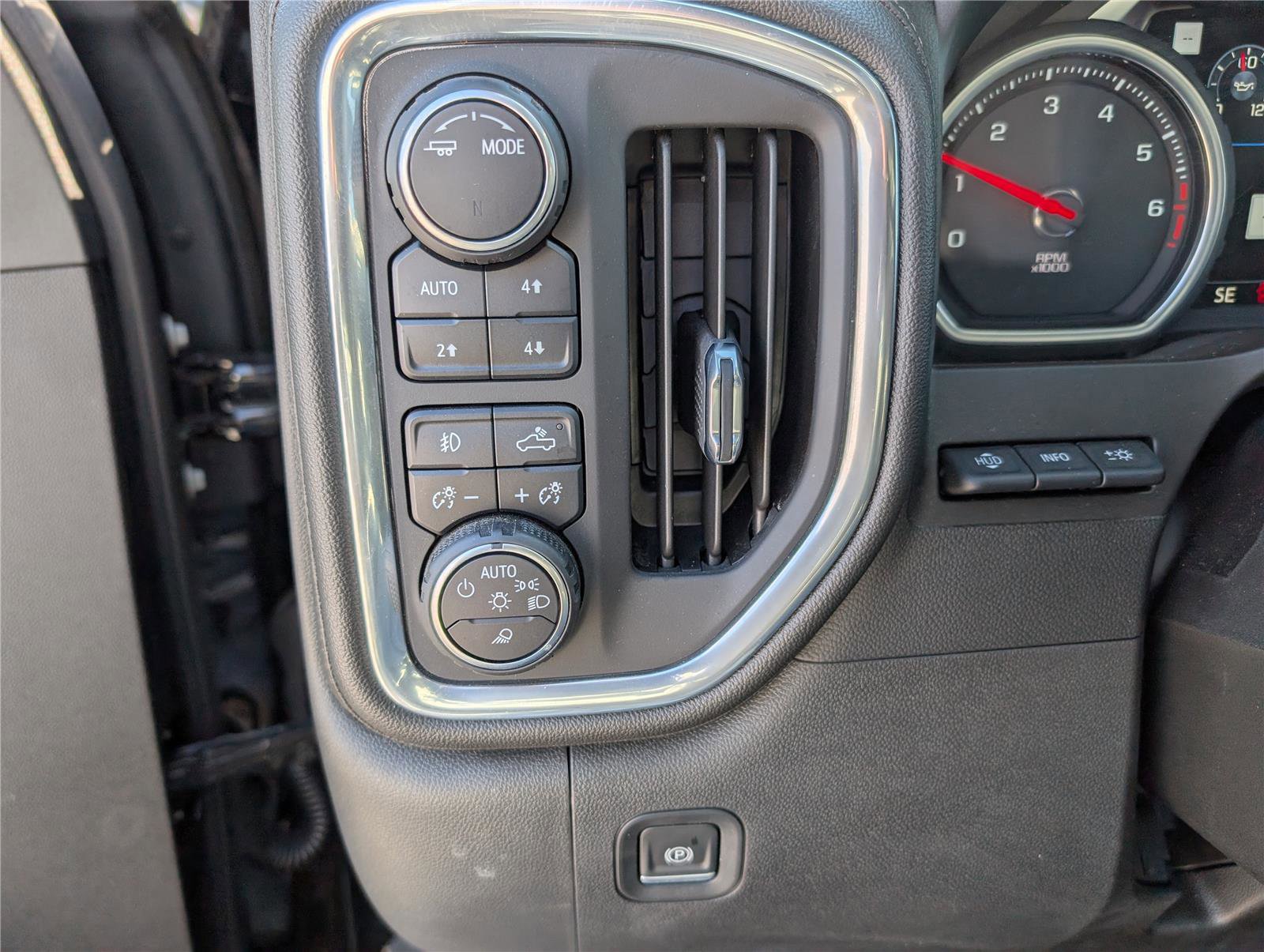 Used 2022 Chevrolet Silverado 2500 LTZ w/ LTZ Plus Package image 21