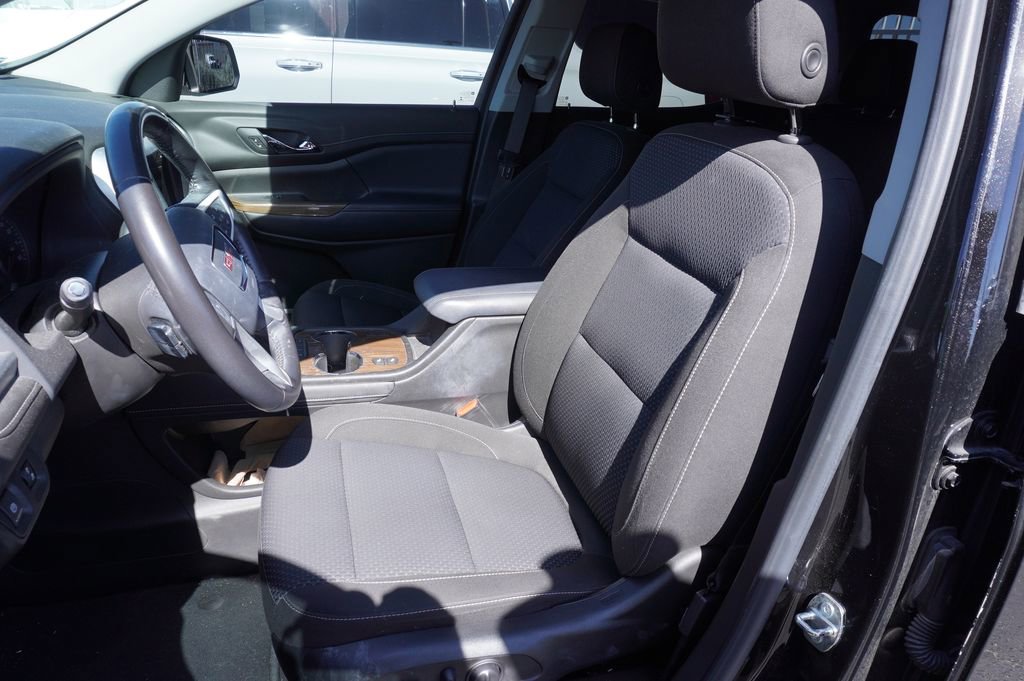 Used 2020 GMC Acadia SLE w/ Driver Convenience Package FWD image 10
