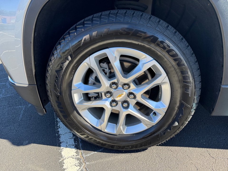 Used 2021 Chevrolet Traverse LT image 31