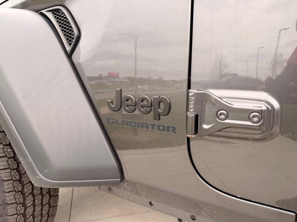 Used 2021 Jeep Gladiator Sport AWD/4WD image 11