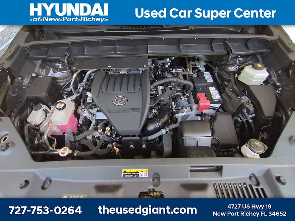 Used 2023 Toyota Highlander LE FWD image 14