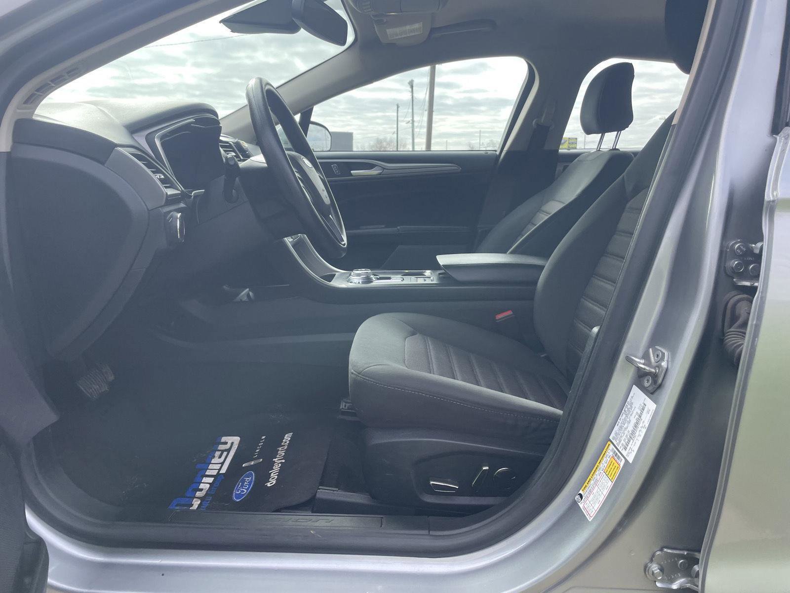 Used 2020 Ford Fusion SE image 13