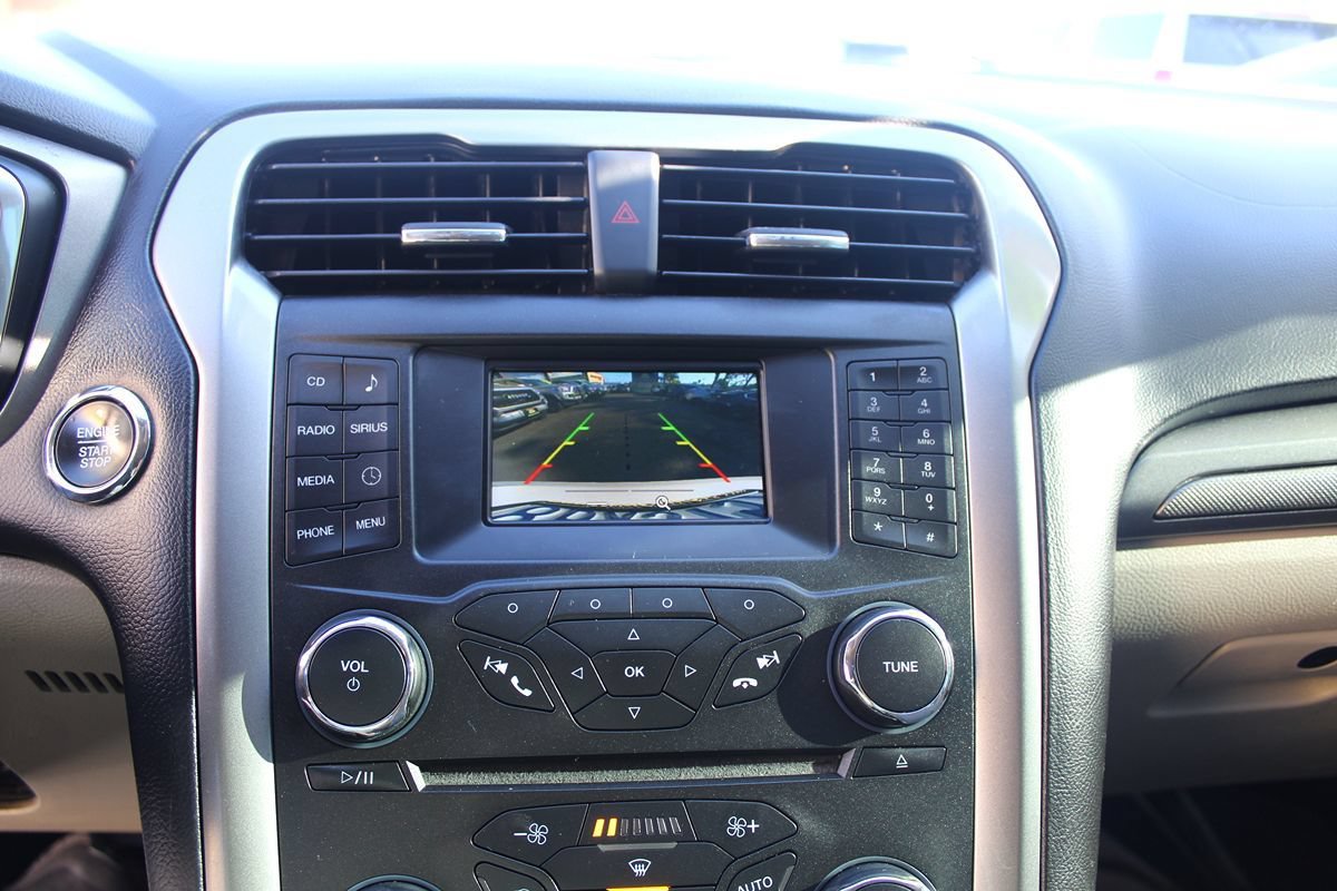 Used 2018 Ford Fusion SE FWD image 25