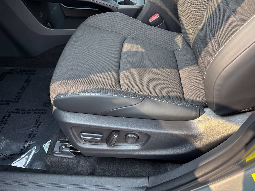 Used 2026 Toyota C-HR AWD/4WD image 18