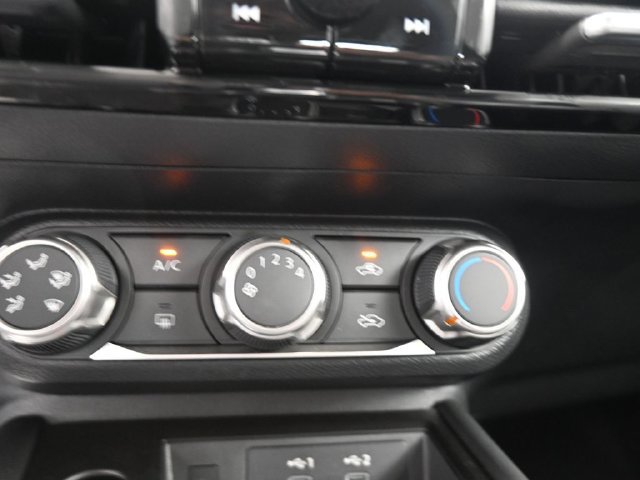 Used 2025 Nissan Kicks SV AWD/4WD image 14