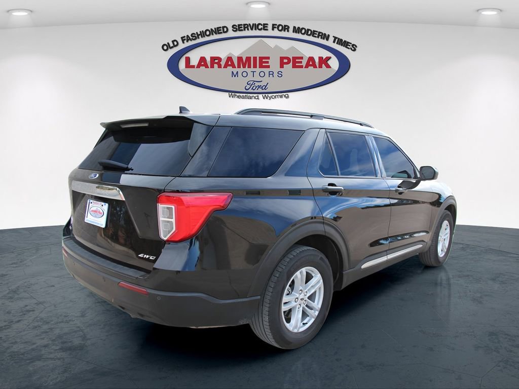 Used 2023 Ford Explorer XLT image 3