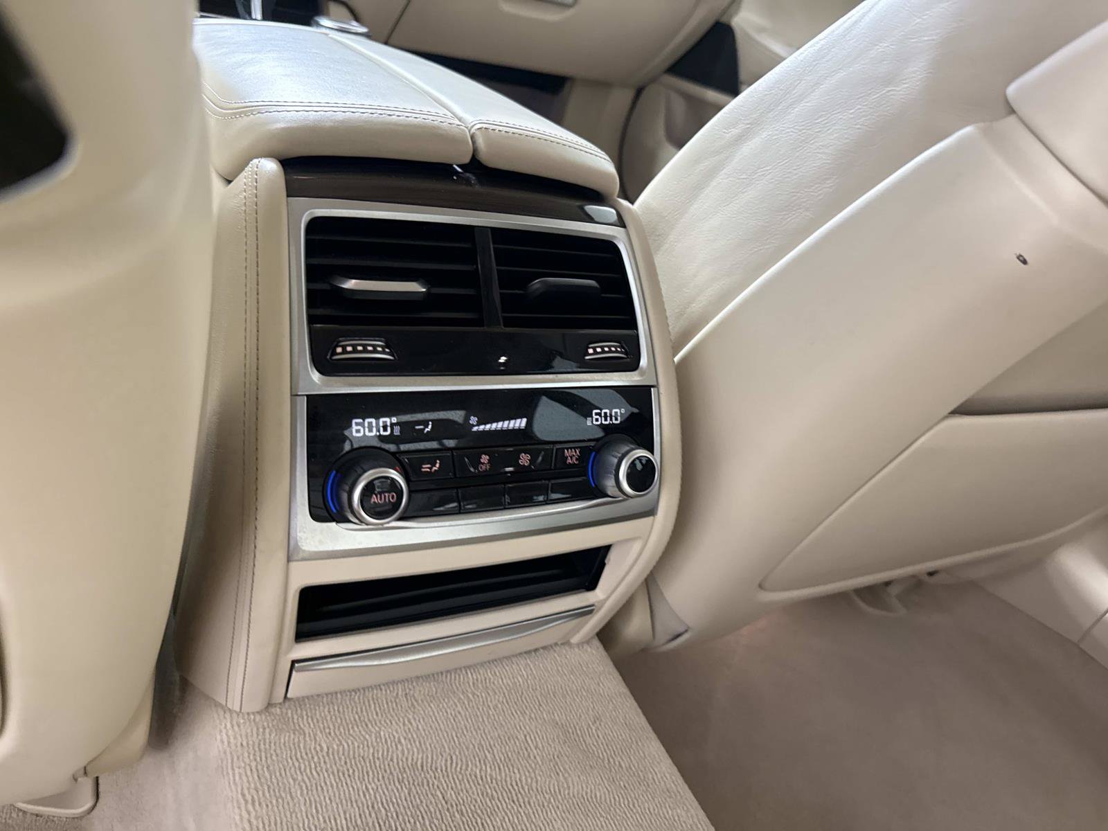 Used 2016 BMW 740i RWD image 12