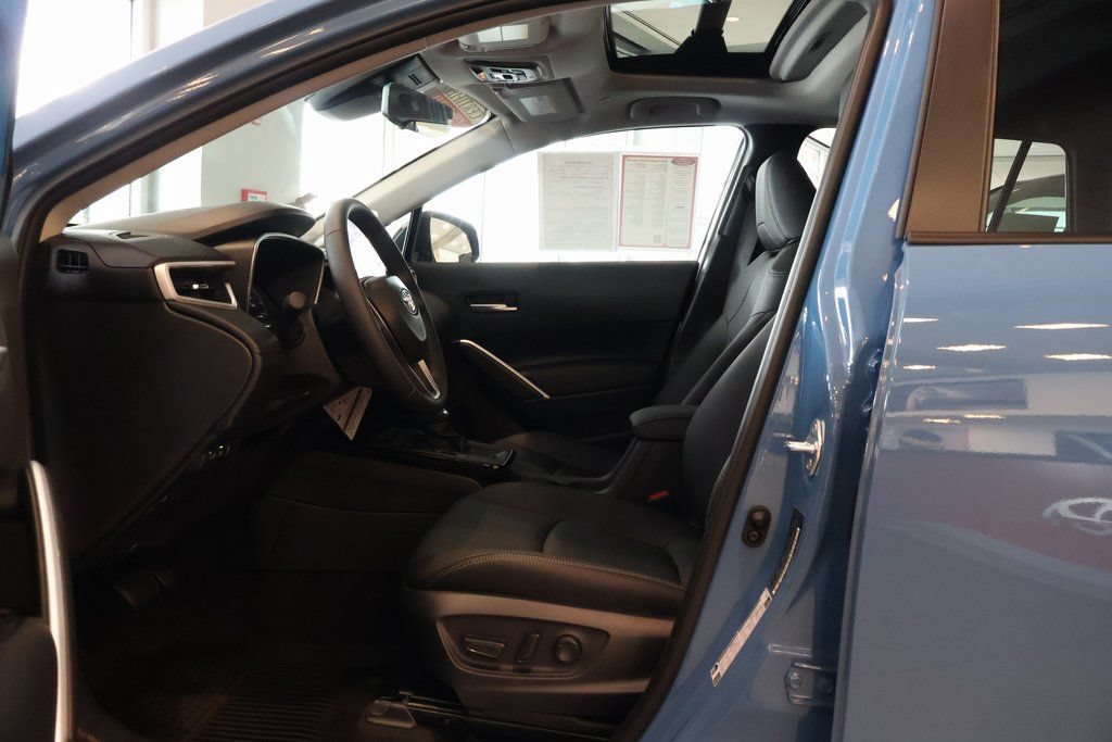 Used 2026 Toyota Corolla Cross XLE w/ Convenience Package FWD image 8