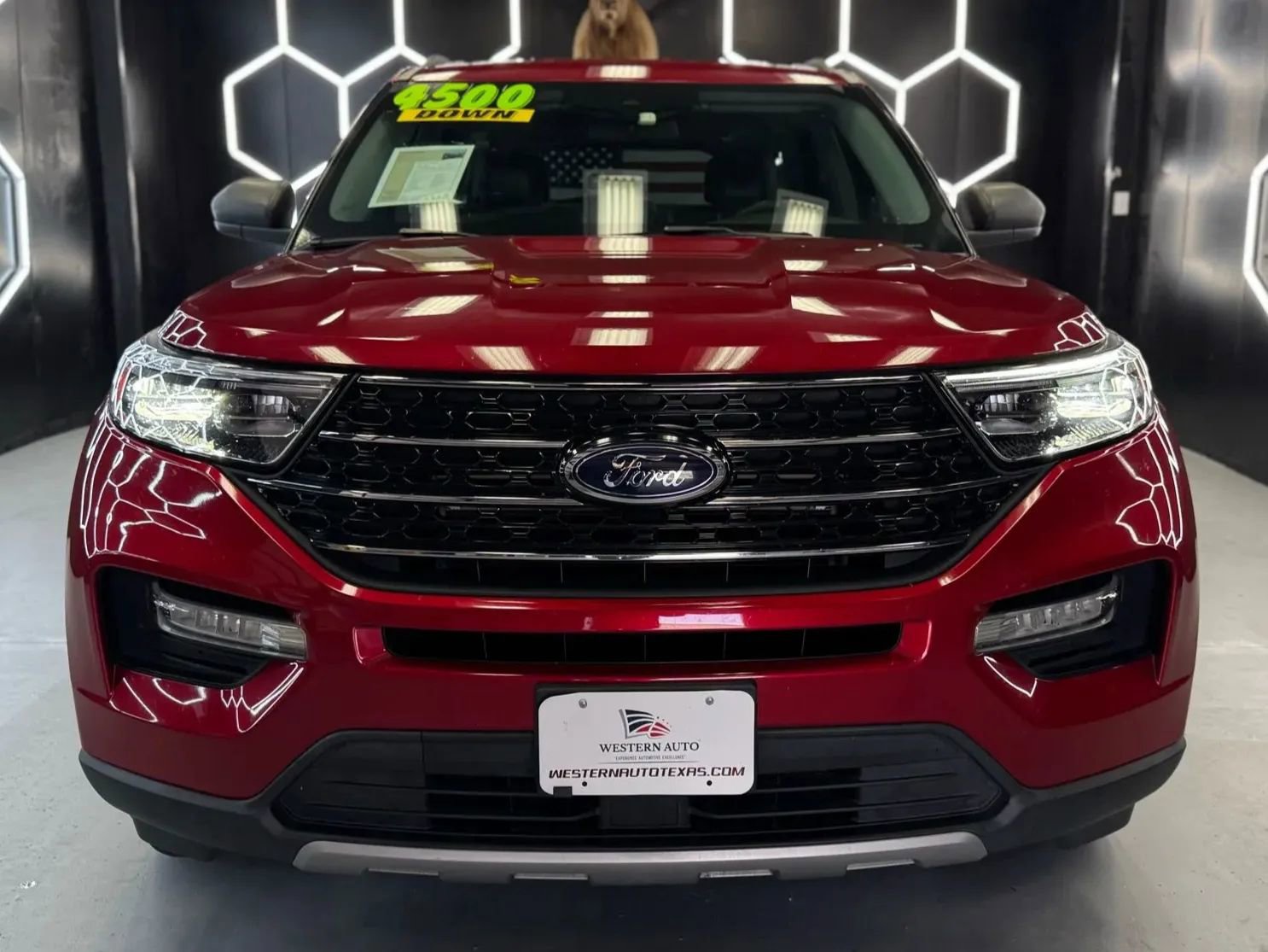 Used 2020 Ford Explorer XLT w/ Equipment Group 202A image 2