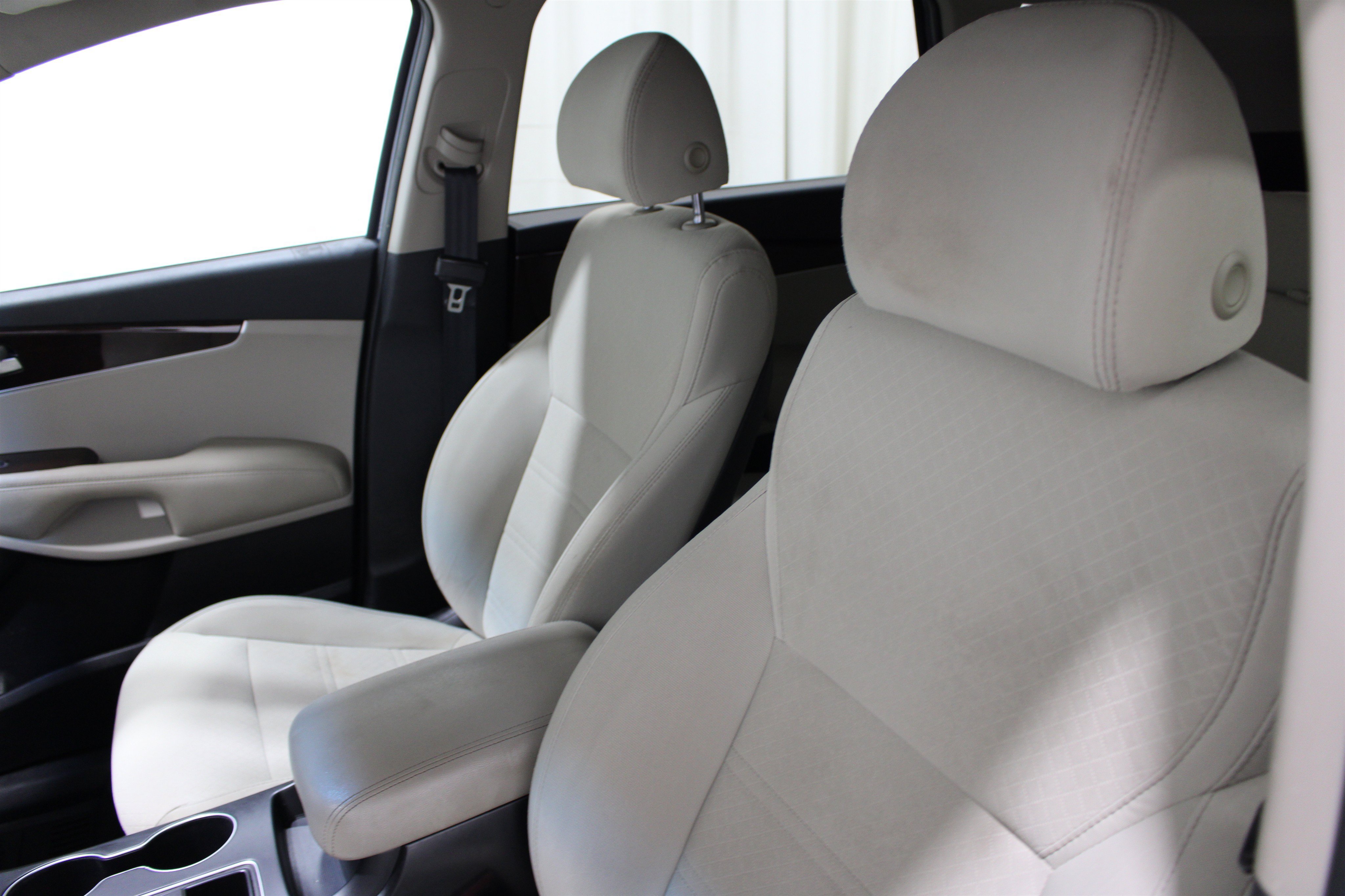 Used 2018 Kia Sorento FWD image 4