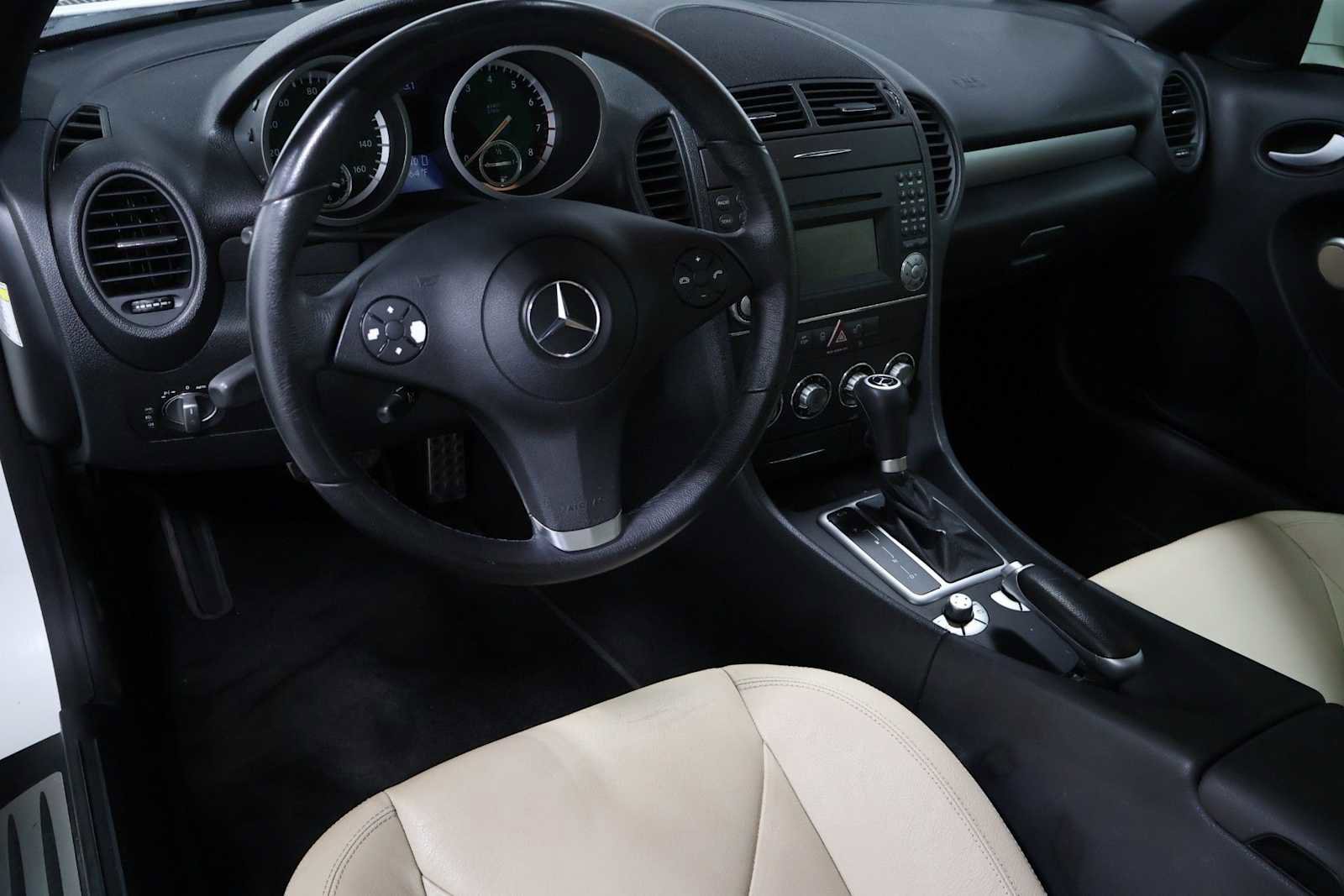 Used 2009 Mercedes-Benz SLK 300 image 4