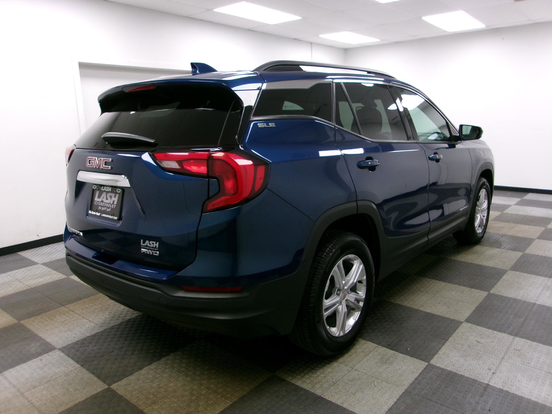 Used 2020 GMC Terrain SLE w/ Driver Convenience Package AWD/4WD image 13