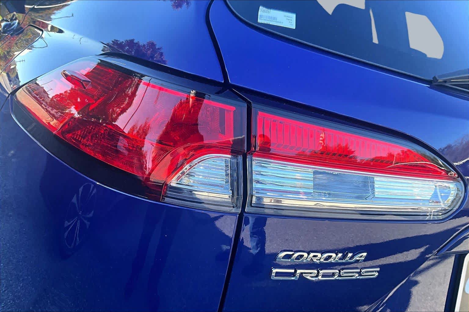Used 2024 Toyota Corolla Cross LE AWD/4WD image 27