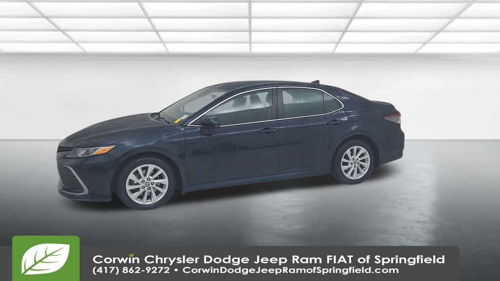 Used 2021 Toyota Camry LE image 7