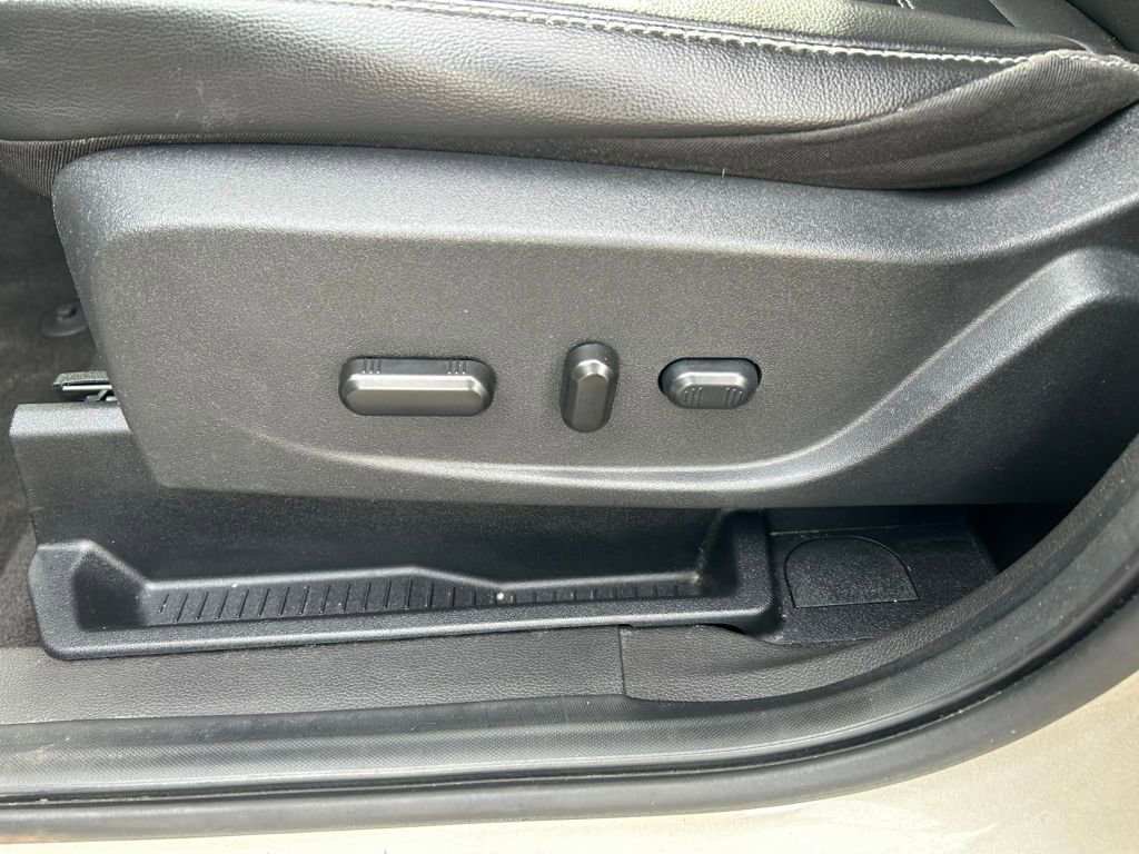 Used 2017 Ford Escape Titanium image 21